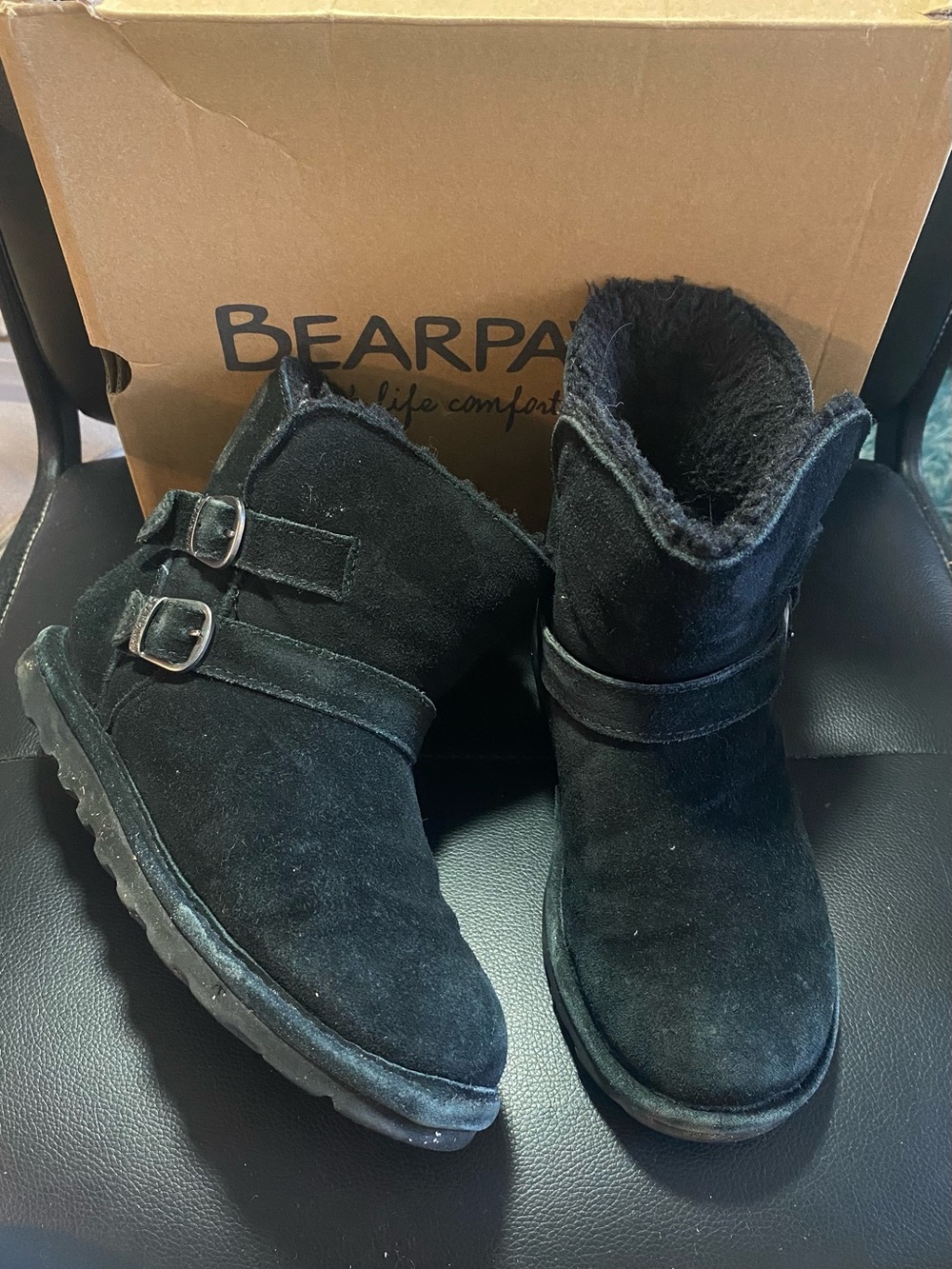 BearPaw Yatya Black Suede Shearling-Lined Ankle Boots with Buckles Size 4